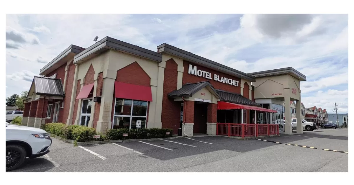 Motel Blanchet / #CanadaDo / Best Places to Stay in Drummondville